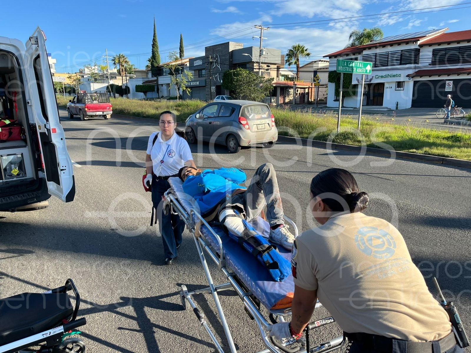 Motociclista sufre amputación de un pie en choque contra auto a la altura de Balcones del Campestre
