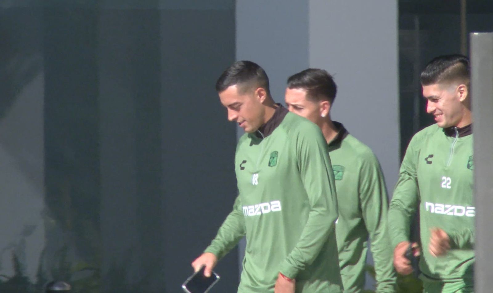 La Fiera, tarde, pero poco a poco llena las sillas vacías de su vestidor