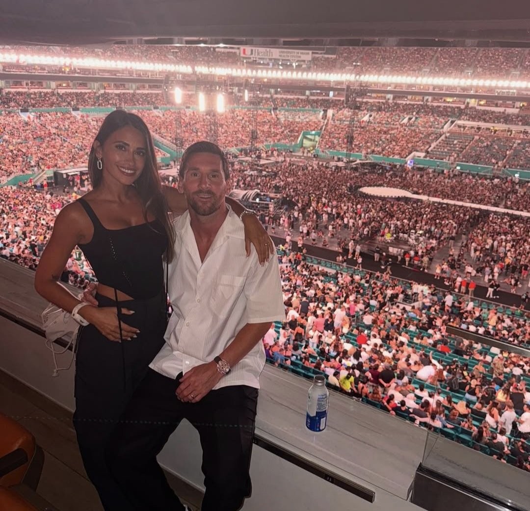 Messi y Antonela se roban la escena en la Kiss Cam de Coldplay, en su concierto en Miami