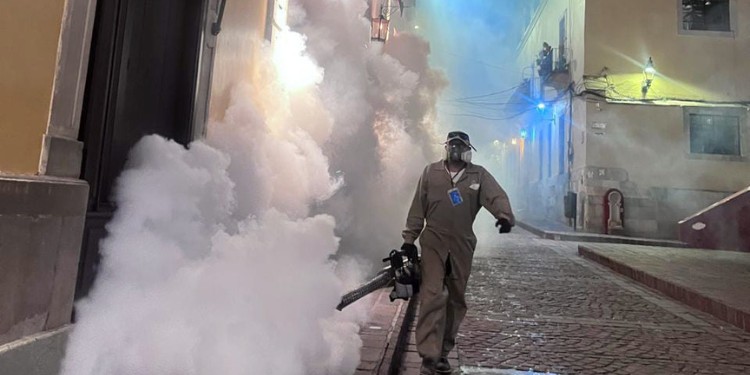 Refuerzan fumigación en Guanajuato capital por eventos masivos y riesgo de dengue