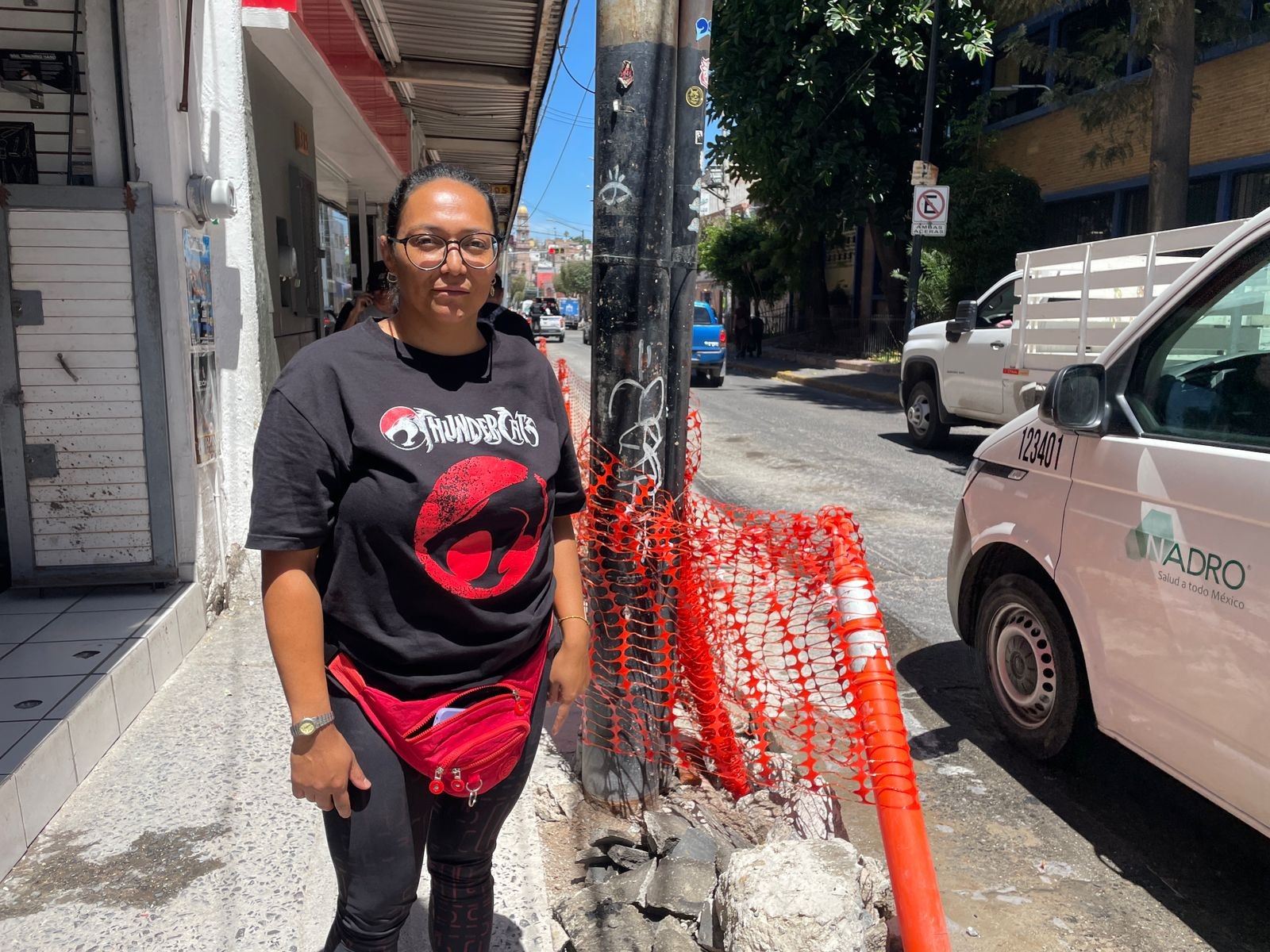 Arreglan banquetas en mal estado en la Zona Centro de León