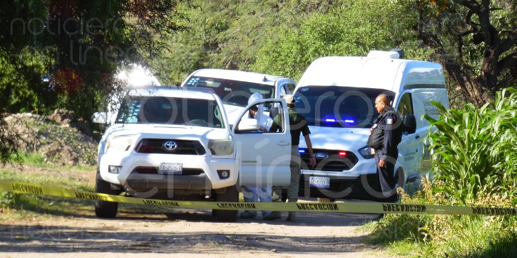 Hallan cadáver envuelto en bolsa negra en camino a Alfaro, León