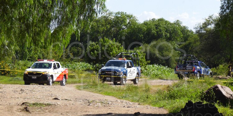 Hallan cadáver envuelto en bolsa negra en camino a Alfaro, León