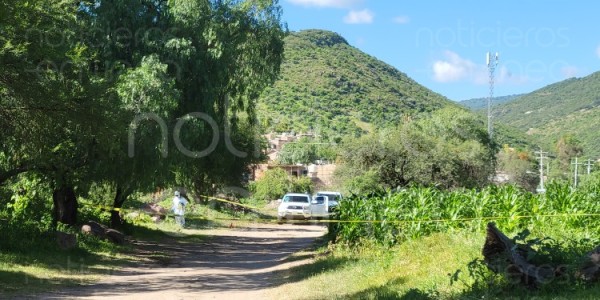 Hallan cadáver envuelto en bolsa negra en camino a Alfaro, León