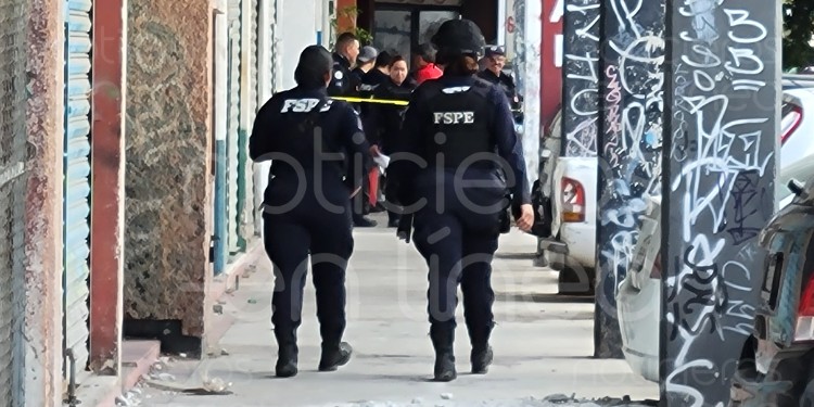 Ataque armado en taller de motos deja un lesionado; agresores huyeron en motocicleta Ataque armado en taller de motos deja un lesionado; agresores huyeron en motocicleta