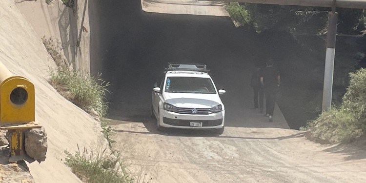 Conductores y peatones ignoran sentido vial del Tajo Santa Ana en León