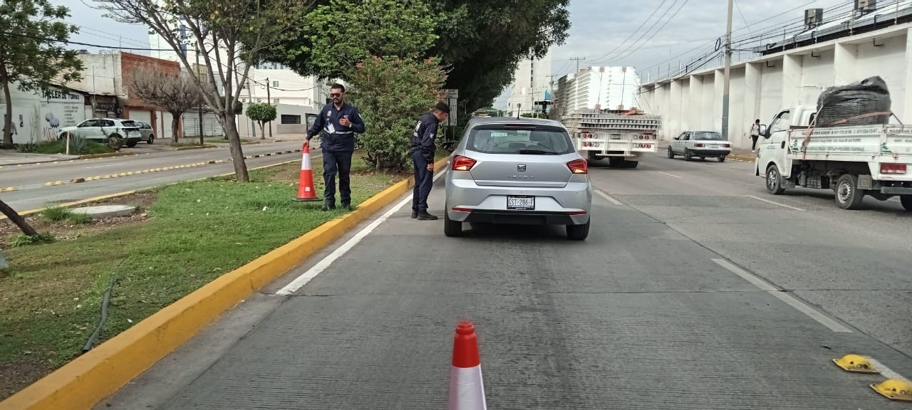 Aplican 87 multas en León por invadir carriles exclusivos del SIT