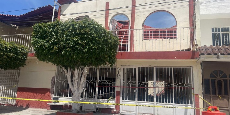 Revisan daños en viviendas tras explosión en colonia Lourdes, León