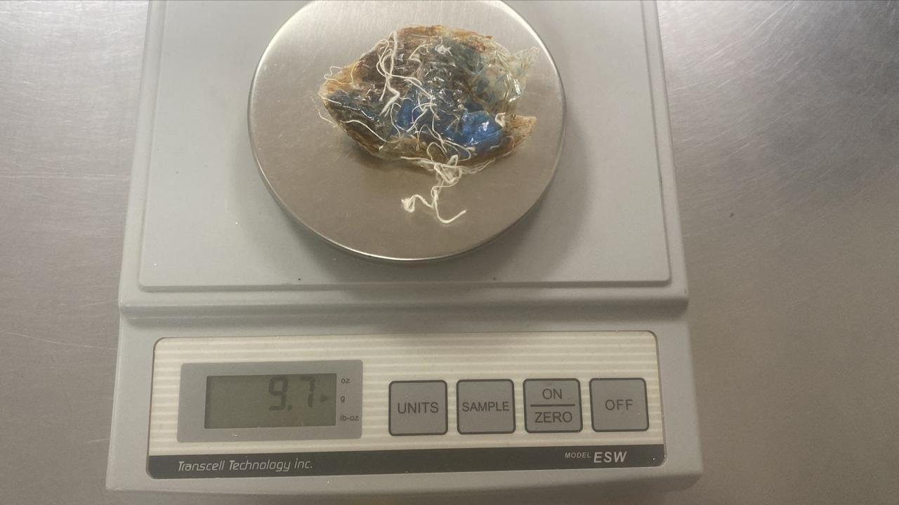 Intenta meter droga a un penal en Guanajuato escondida en balones de fútbol