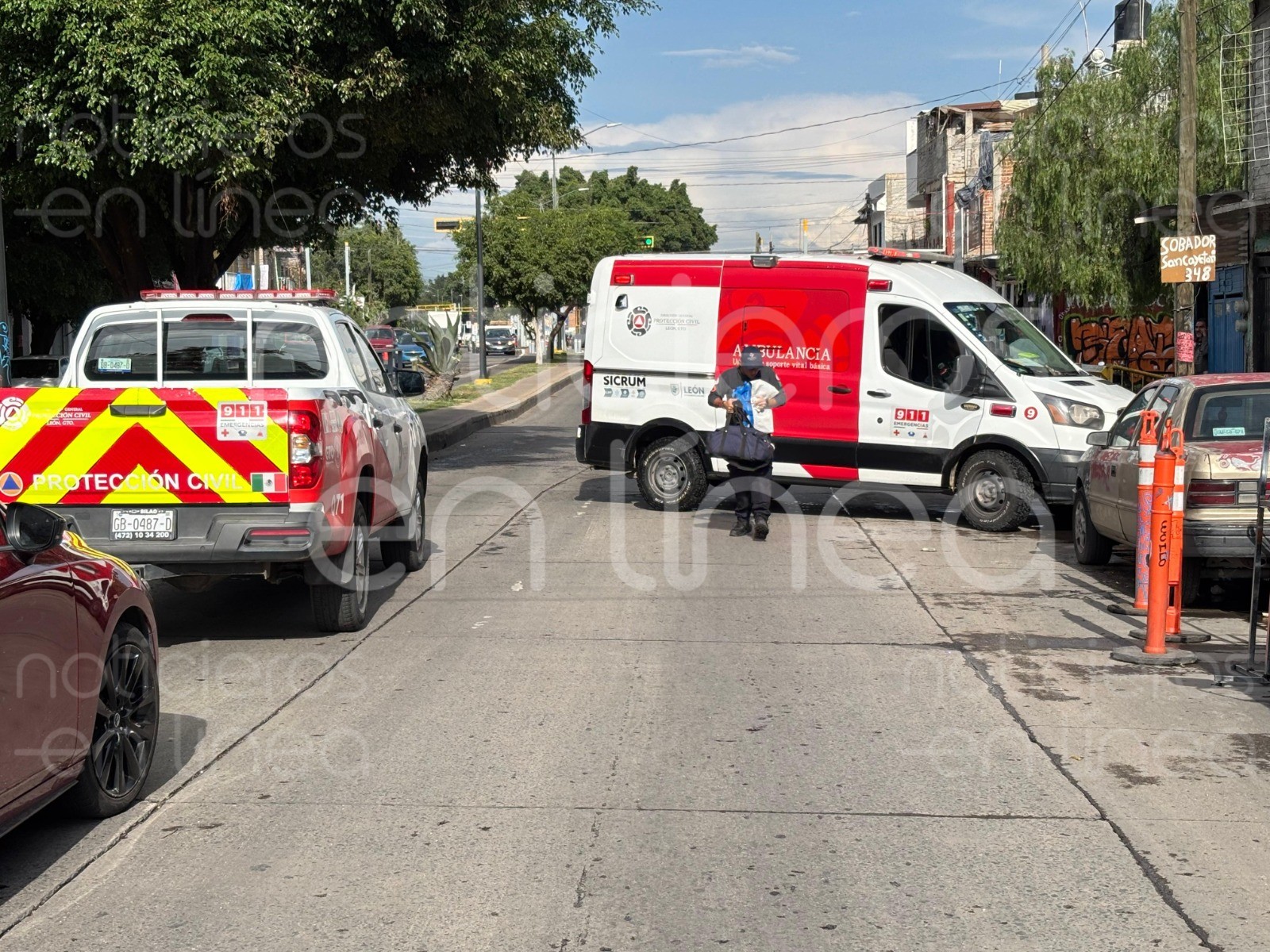Mujer cruza sin precaución y termina hospitalizada en León; así fue el accidente en el Valtierra