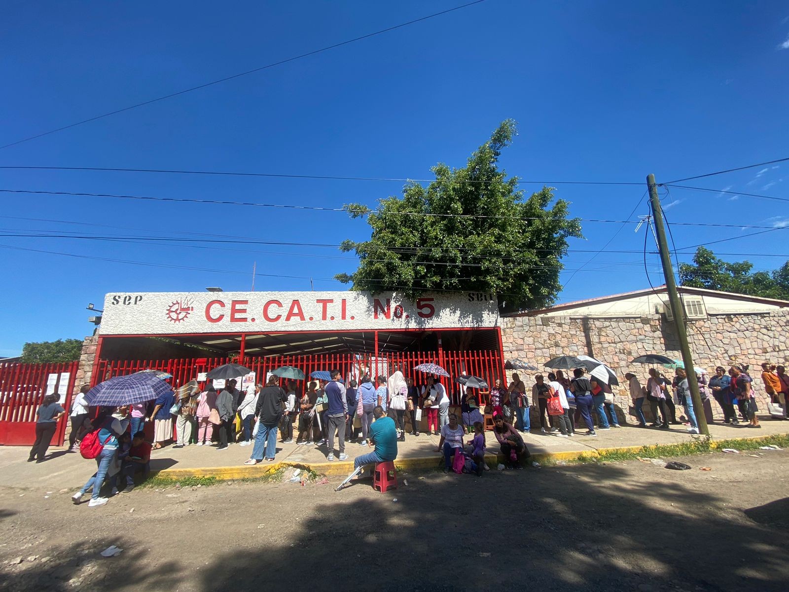 Caos y confusión marcan el arranque del registro de Pensión Mujeres Bienestar en León