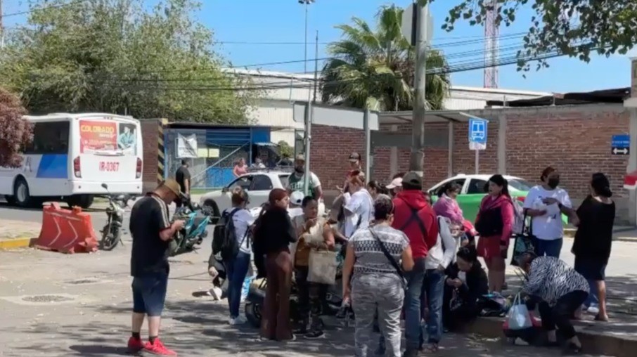 Buscadoras se manifiestan y exigen a la Fiscalía transparencia sobre fosas en Irapuato