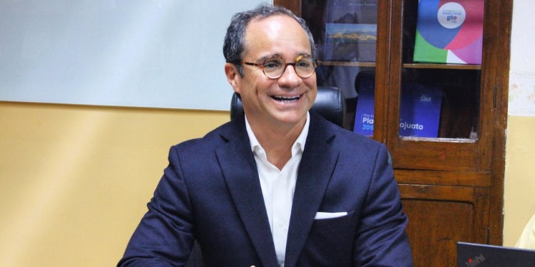 Sergio Santibáñez deja el gobierno de Libia Dennise García por decisión personal