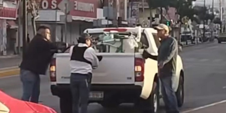 Inspectores y policías en León quitan carrito de tamales a menor y causan indignación