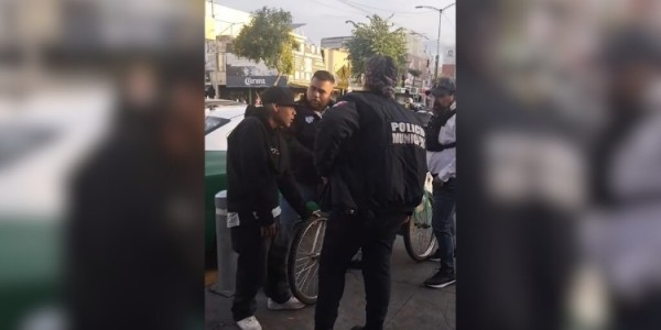 Inspectores y policías en León quitan carrito de tamales a menor y causan indignación