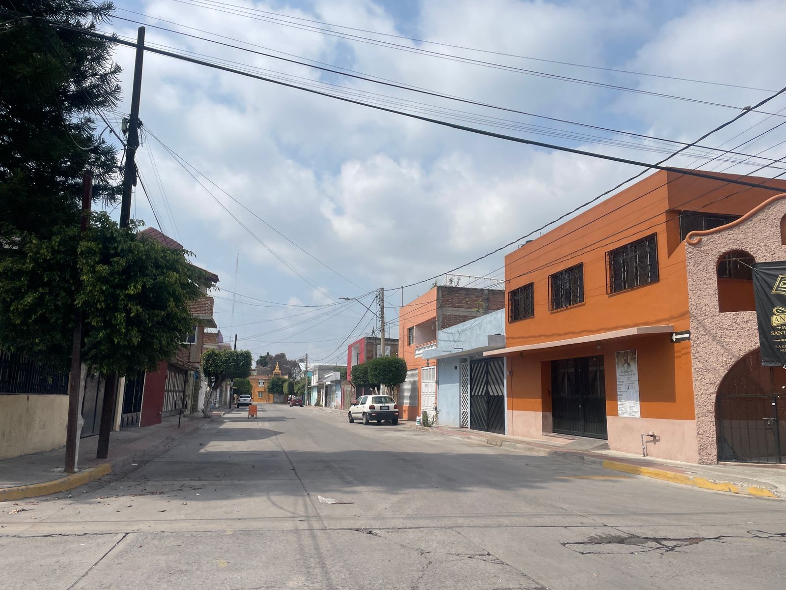 “Siempre está sentado, observando“: denuncian a presunto vigilante de casas para robar en León