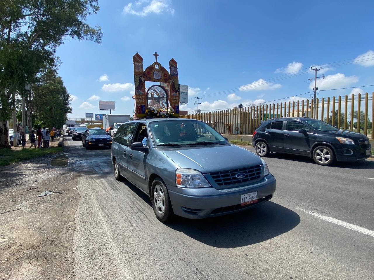 Peregrinos ciclistas atraviesan Guanajuato rumbo a San Juan de los Lagos