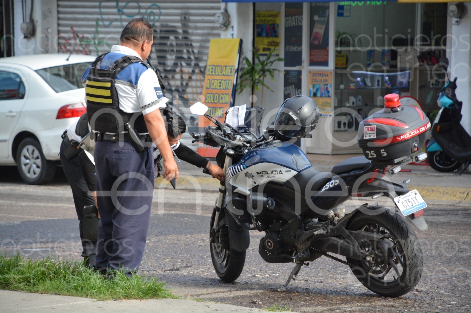 Motopatrulla atropella a adulto mayor durante persecución en León