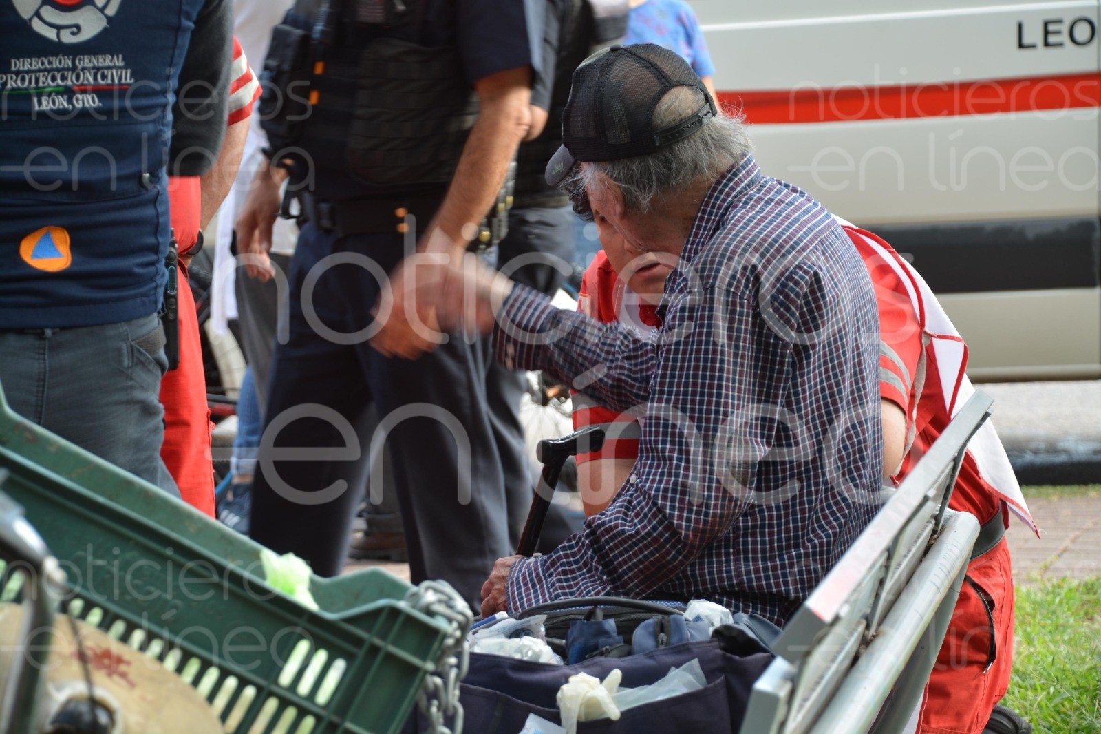 Motopatrulla atropella a adulto mayor durante persecución en León