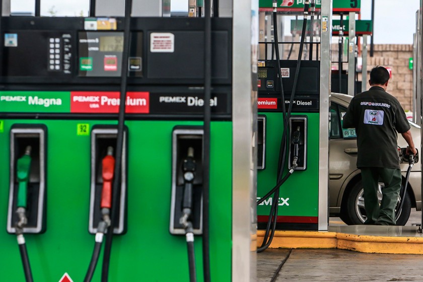 Sheinbaum descarta desabasto de gasolina; pipas de Sedena serán operadas por Pemex