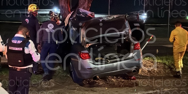 Accidente en bulevar Aeropuerto León: conductor muere y mujer resulta herida tras volver de una fiesta
