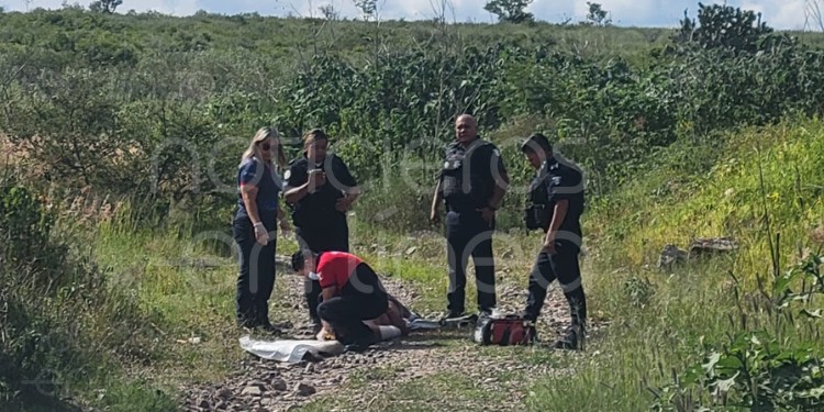 Hombre baleado y agonizando es localizado en Brisas del Campestre, León