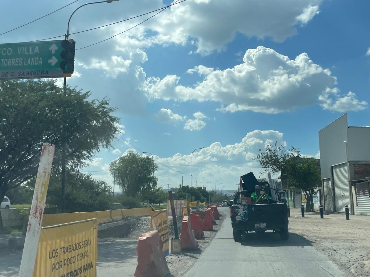 Reducen a un carril el Timoteo Lozano y el tráfico se vuelve un infierno