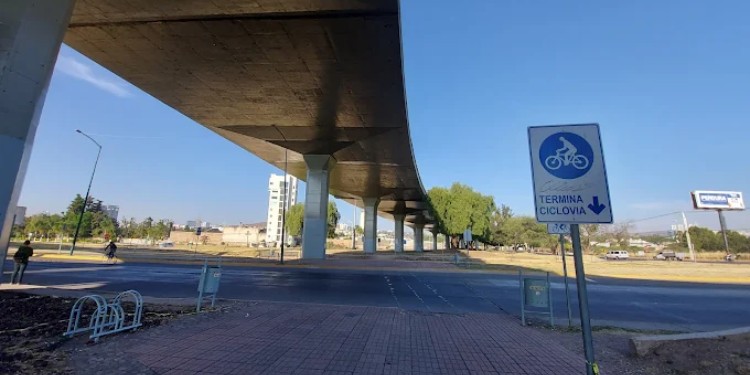 Entrega del distribuidor vial Benito Juárez en León avanza tras revisión de fallas