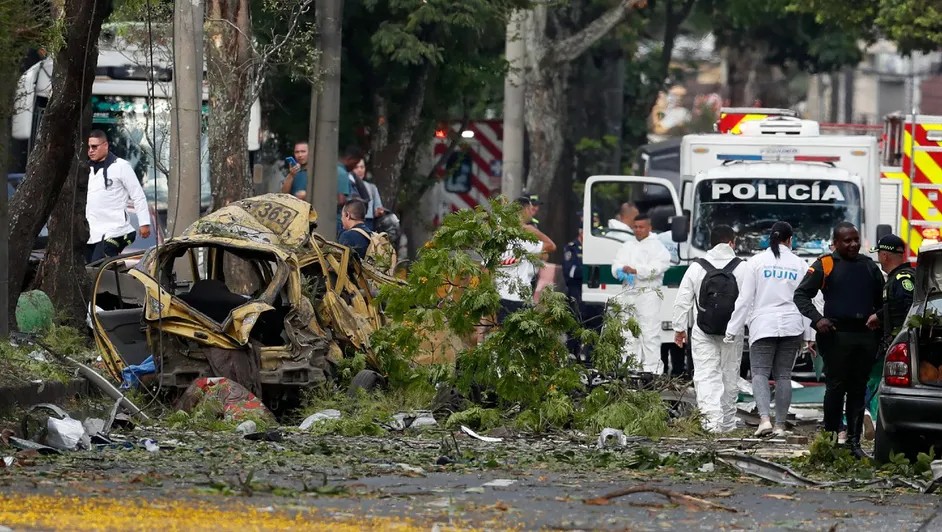 Atentado con camión bomba deja seis muertos y 50 heridos en Cali