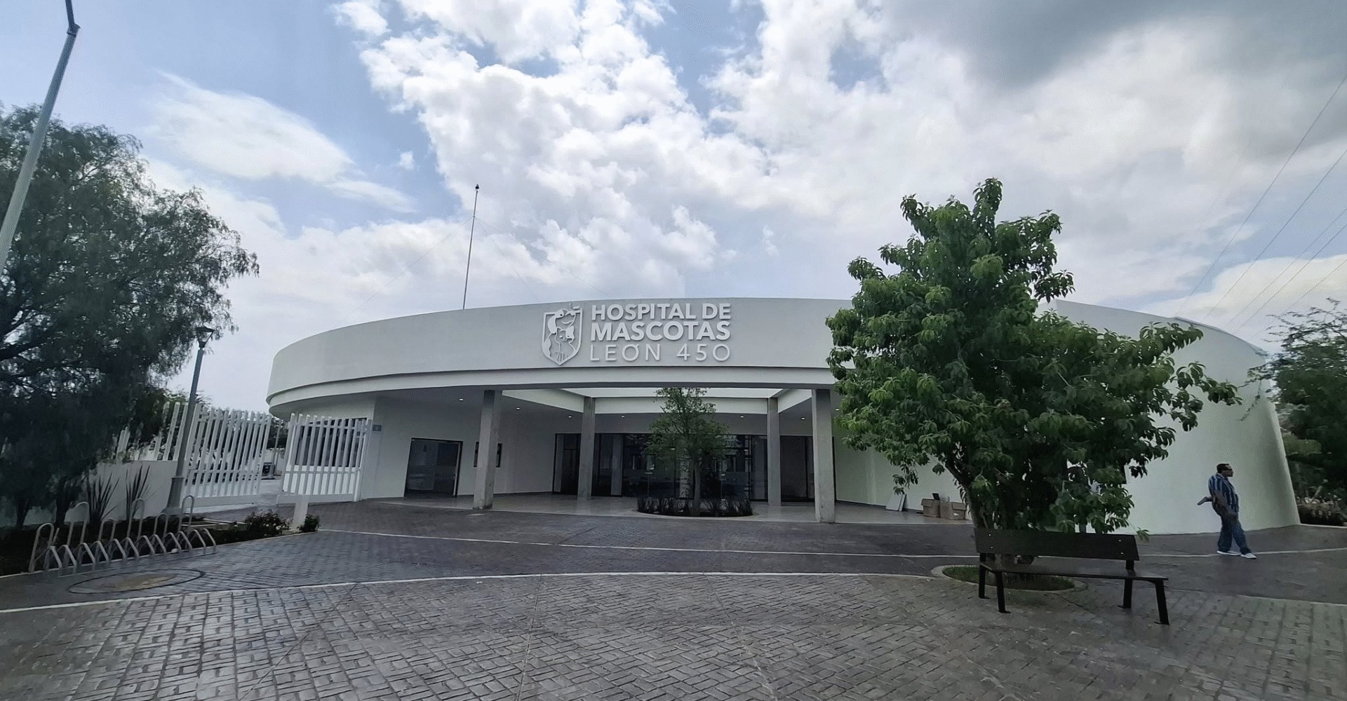 Hospital de Mascotas León 450 refuerza su equipo: buscan veterinarios certificados