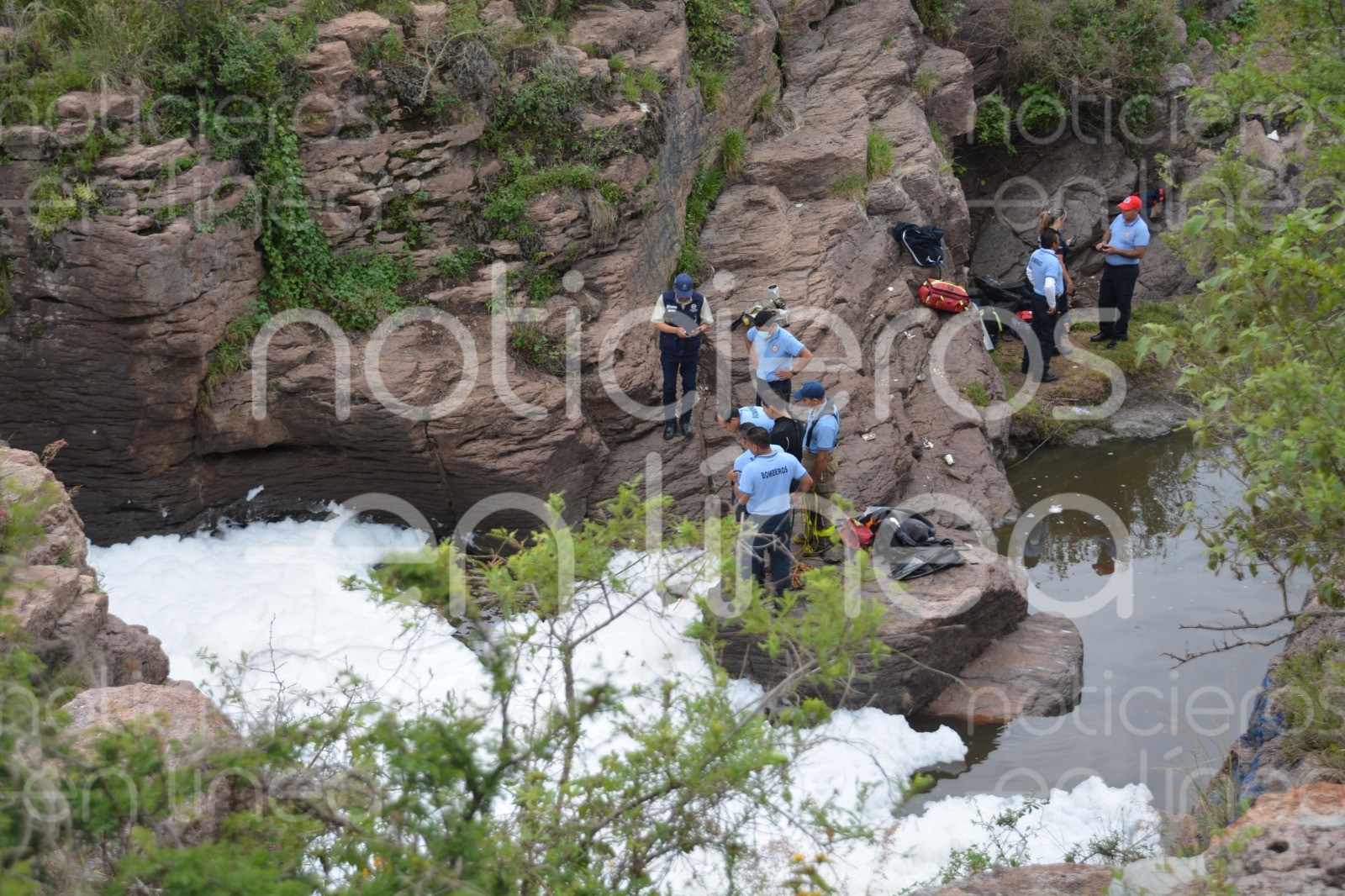 Tragedia en Las Tinajas: entró al agua por su casco… y ya no salió