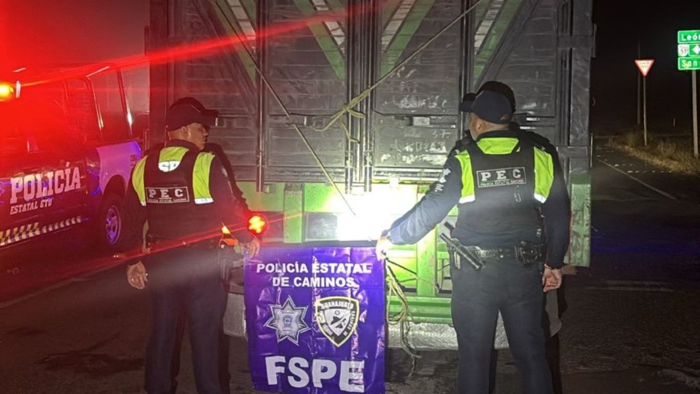 Detienen en San Felipe camión robado con 17 toneladas de naranjas valuadas en 270 mil pesos Detienen en San Felipe camión robado con 17 toneladas de naranjas valuadas en 270 mil pesos