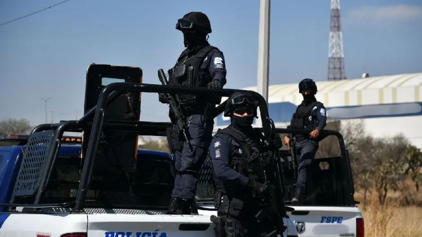 Detienen en Silao a dos hombres armados tras balacera y persecución en Parque Industrial Colinas