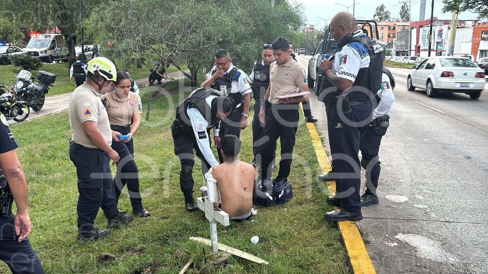 Golpes, gritos y 9 detenidos: así fue la riña entre civiles y policías en León