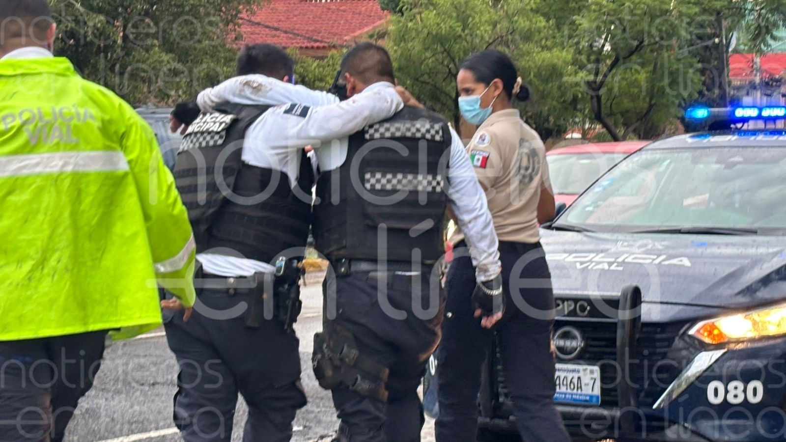 Golpes, gritos y 9 detenidos: así fue la riña entre civiles y policías en León