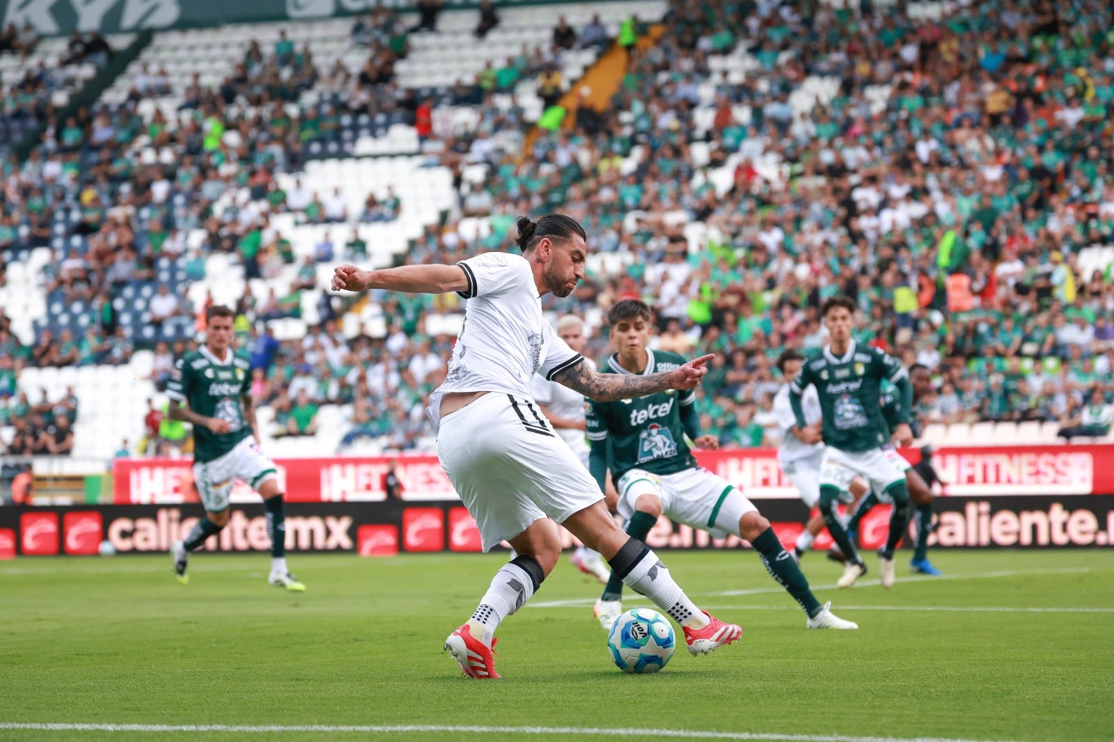 ¡Ruge la 'Fiera'! León gana contra los Gallos de Querétaro