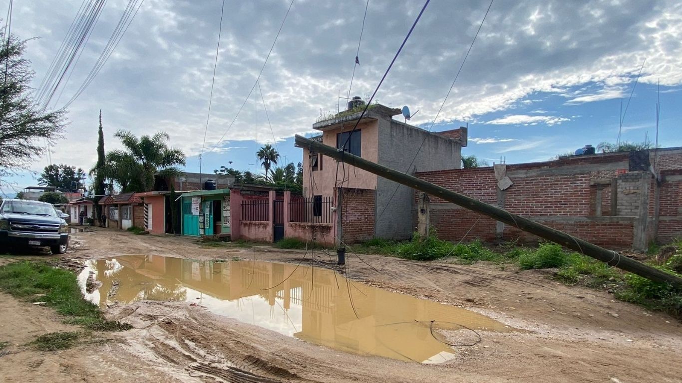 Vecinos de Los Sauces exigen atención por calles en mal estado y falta de servicios