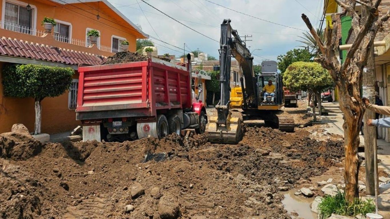 Obras de rehabilitación en Los Sauces: pavimentación, drenaje y red de agua potable