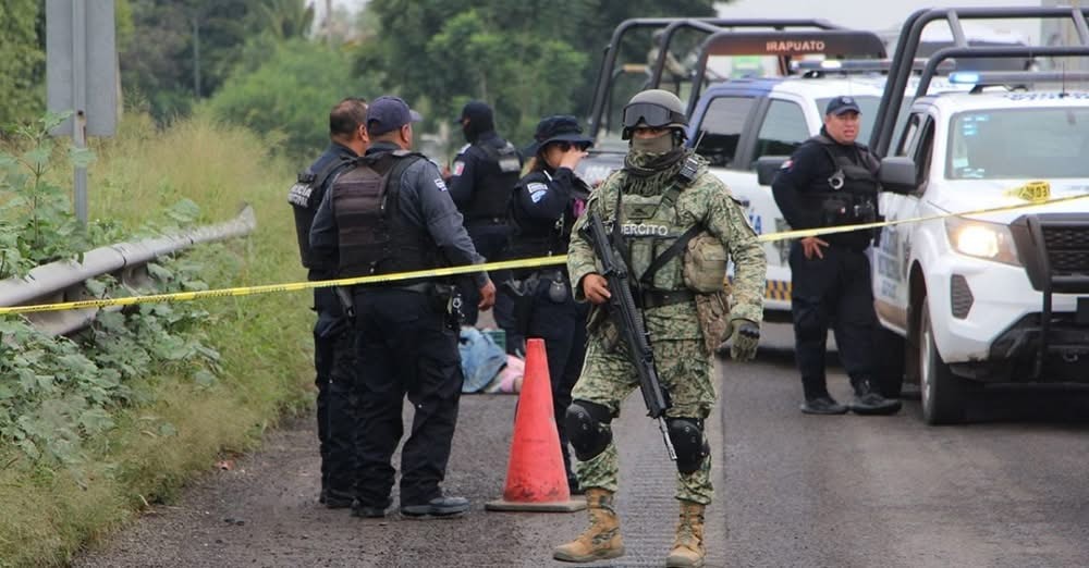 Abandonan cuerpo decapitado en Libramiento Sur de Irapuato Abandonan cuerpo decapitado en Libramiento Sur de Irapuato