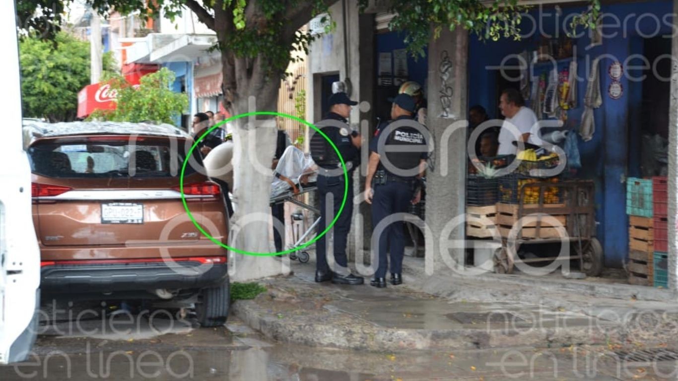 Mujer de la tercera edad es baleada en su vivienda; señalan a su esposo como presunto agresor