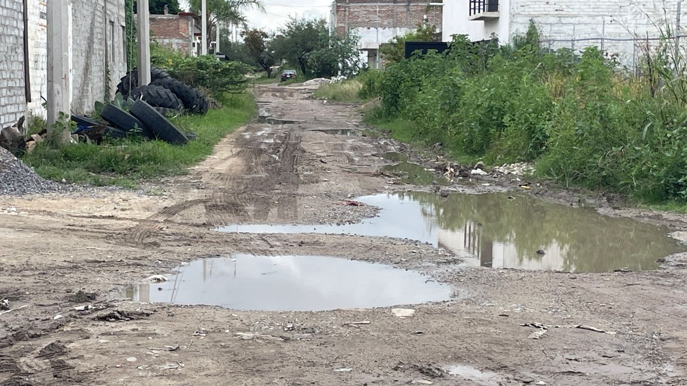 Vecinos de Valle de San Carlos piden emparejar calles y fumigación contra el dengue