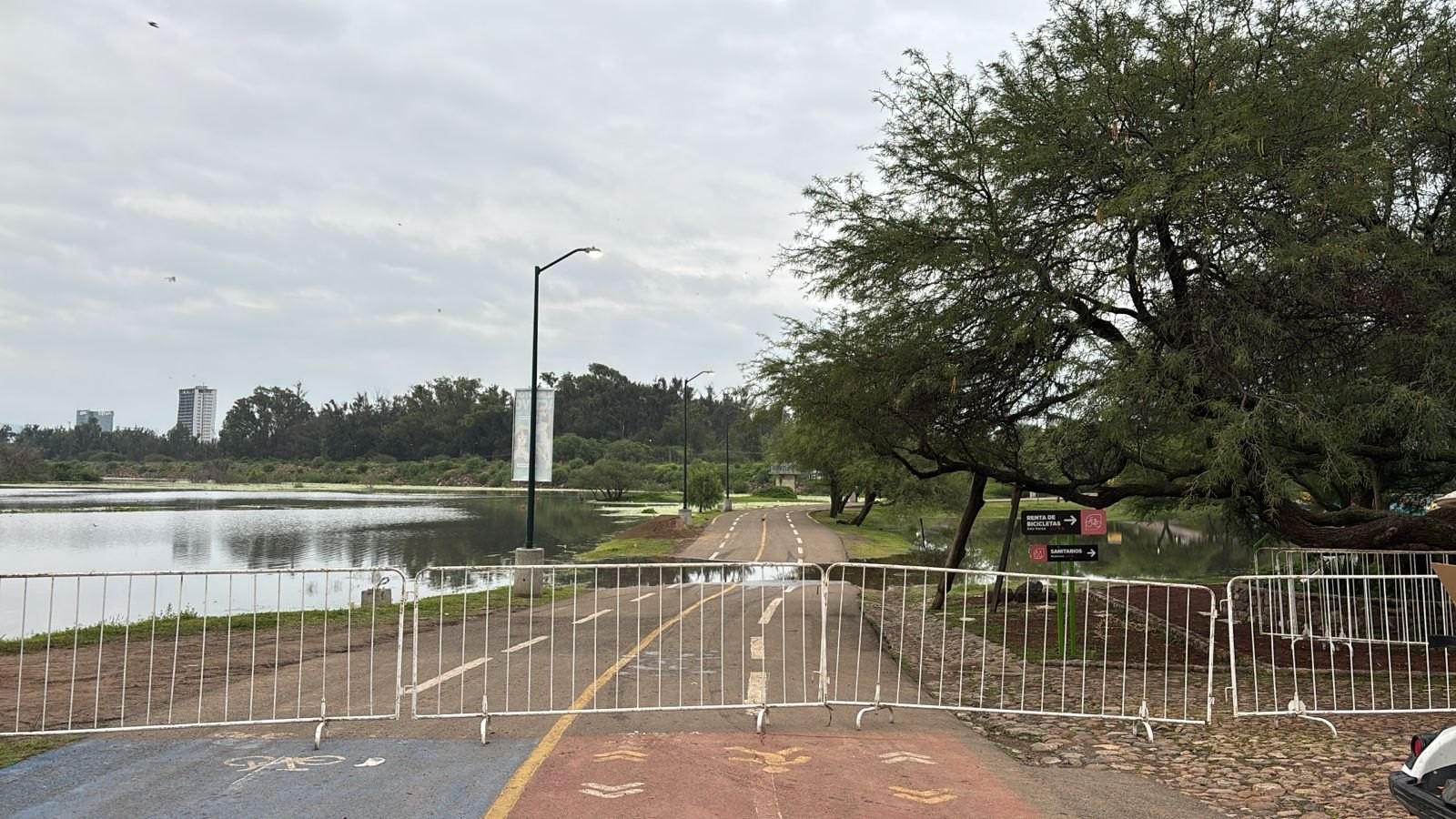 Cierres parciales en Parque Metropolitano de León tras aumento en nivel del agua