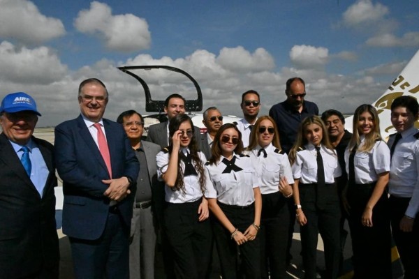 México presenta el Halcón 2, el primer avión fabricado en Celaya y el país en más de 50 años