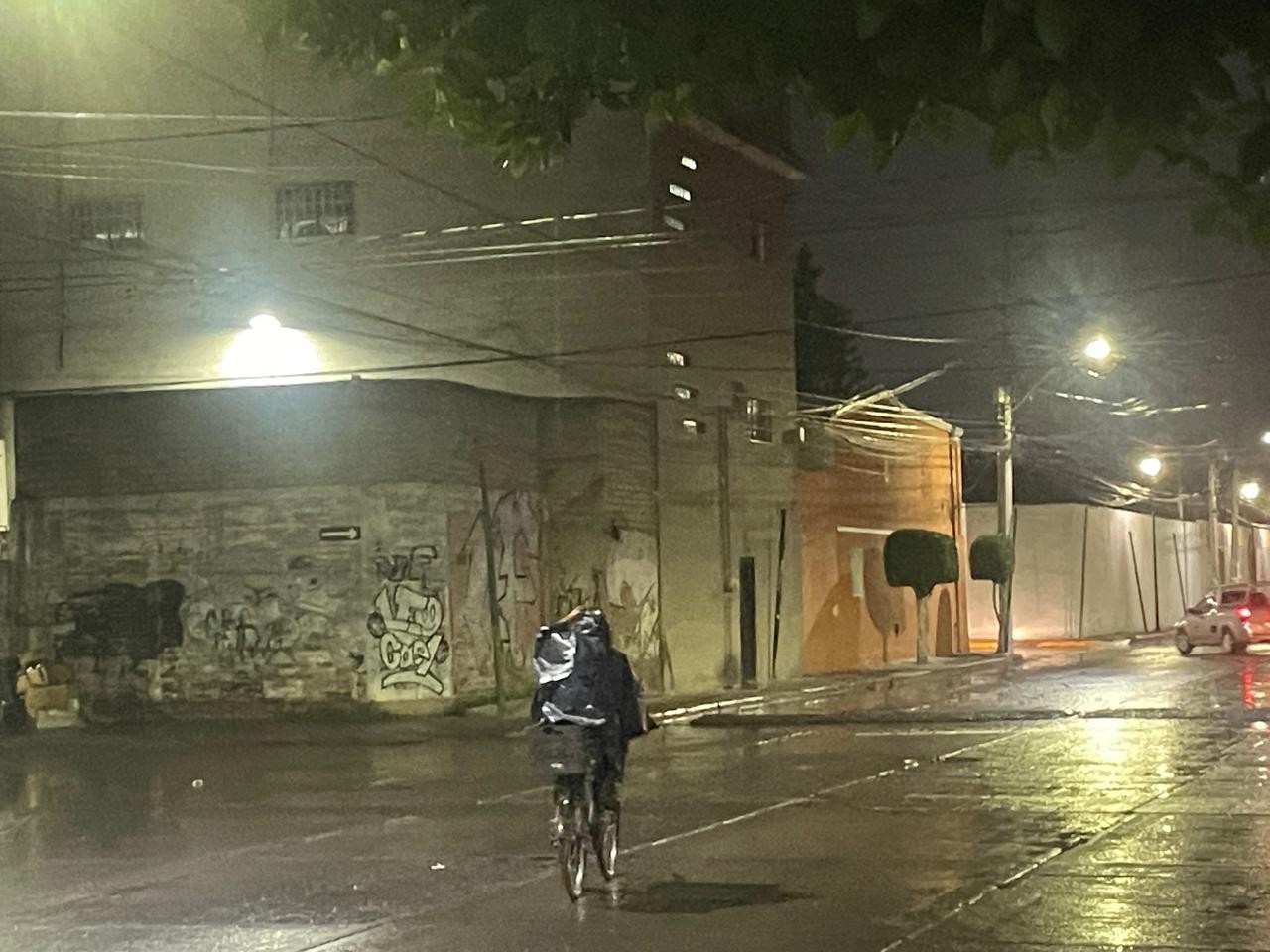 Motociclistas con pasamontaña generan temor en Infonavit San Miguel por presuntos asaltos