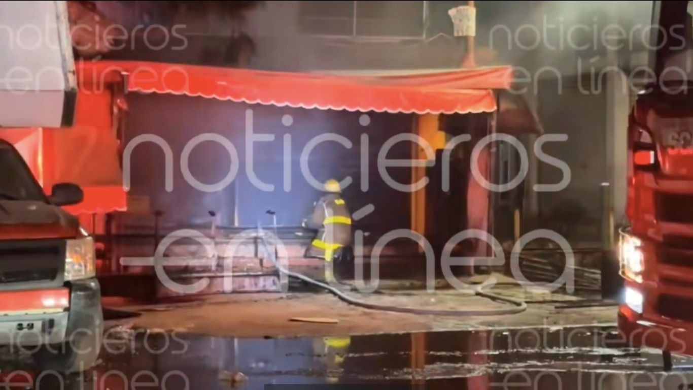 Incendio en Central de Abastos: bomberos controlan fuego en local de frituras