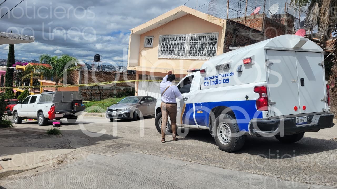 Hallan cadáver envuelto en cobija en baldío de León; investigan posible homicidio