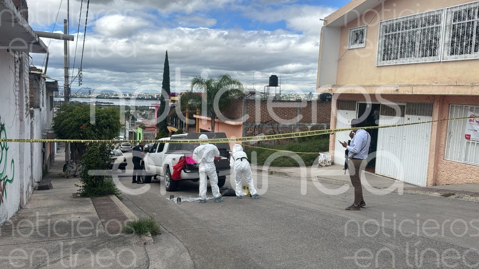 Hallan cadáver envuelto en cobija en baldío de León; investigan posible homicidio
