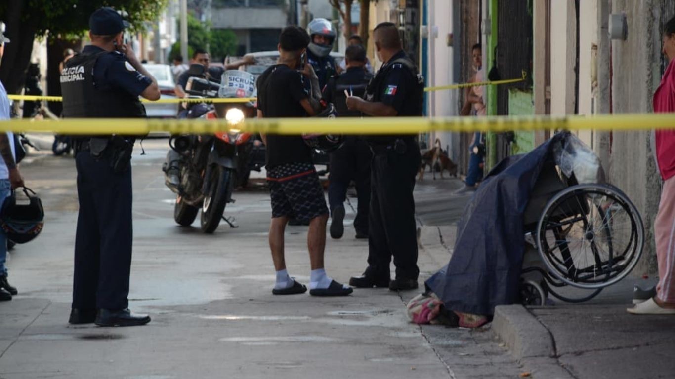 Mujer en silla de ruedas fallece en la vía pública de León