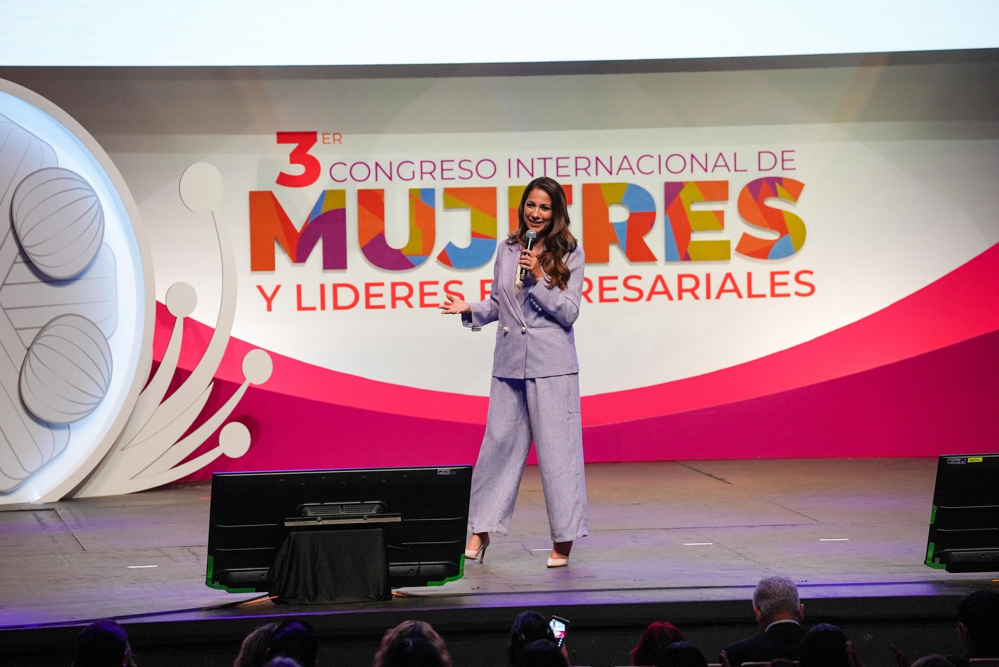 Gobernadora Libia García llama a mujeres a unirse y rechazar rivalidad en el liderazgo