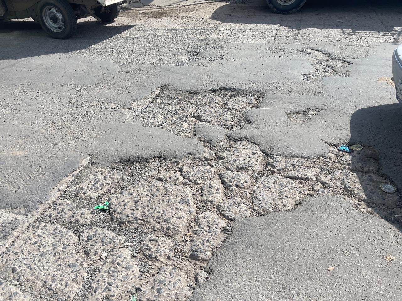  Calle Mar de Java en Paseos del Maurel, León, está llena de baches y sin mantenimiento